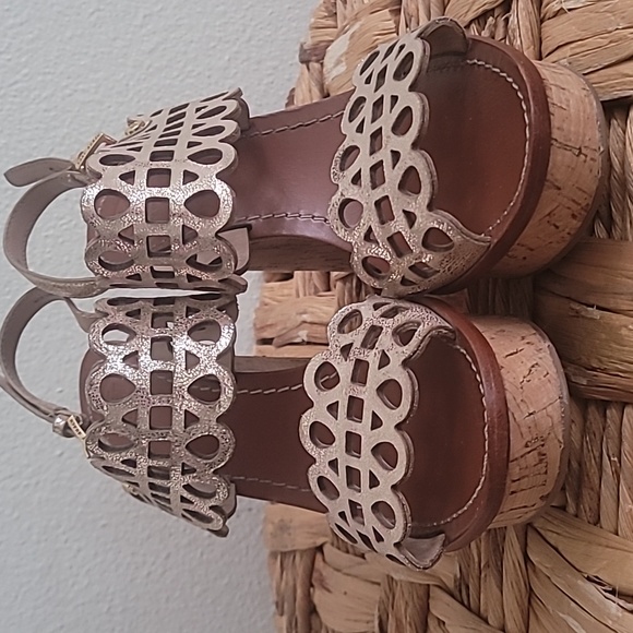 COPY - ๐ป TORY BURCH NORI CORK WEDGE GOLD METALLIC SANDALS. - Picture 5 of 15